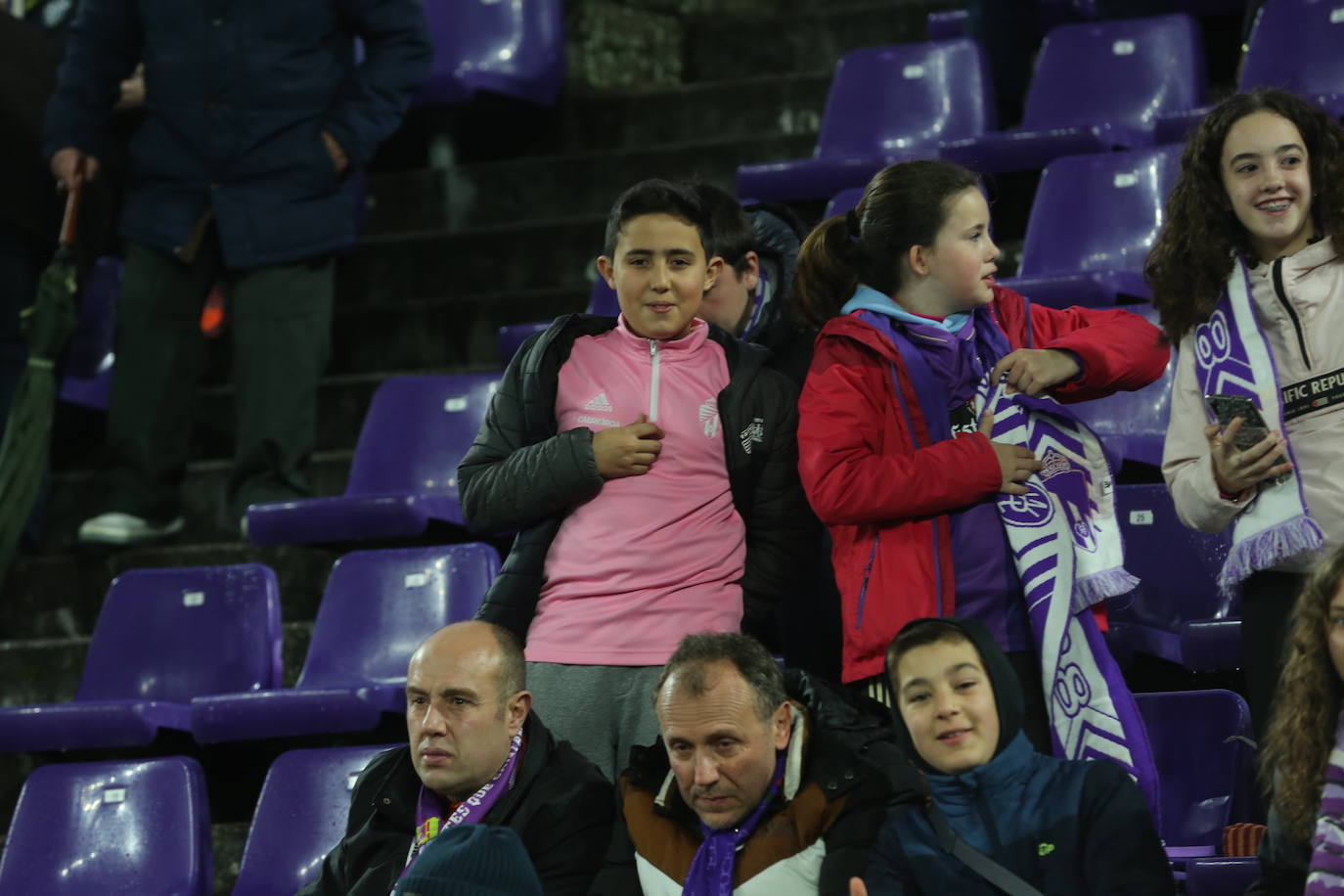 Búscate en la grada del José Zorrilla (1/4)