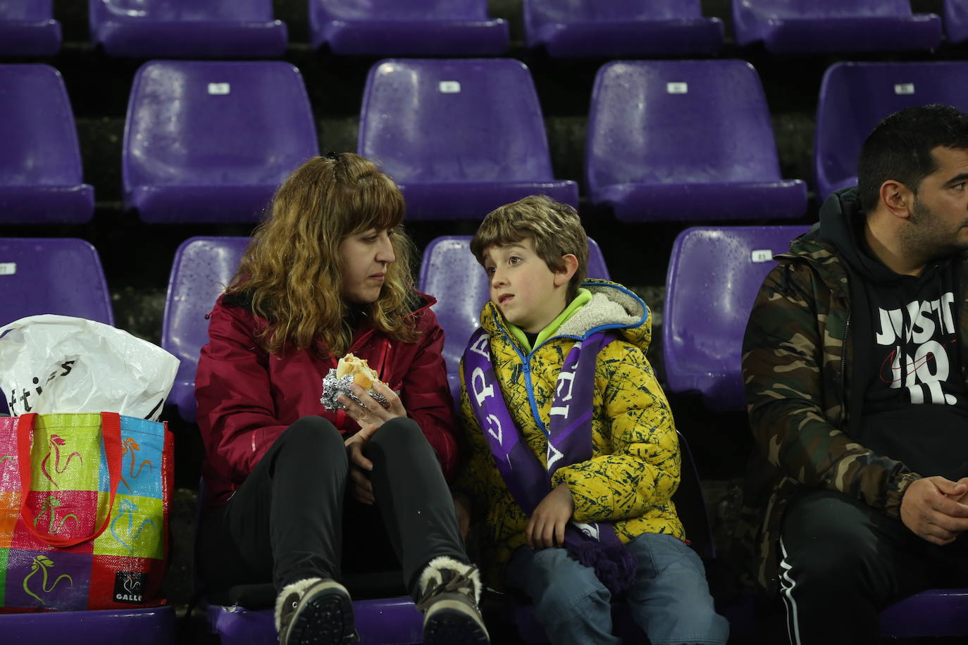 Búscate en la grada del José Zorrilla (1/4)