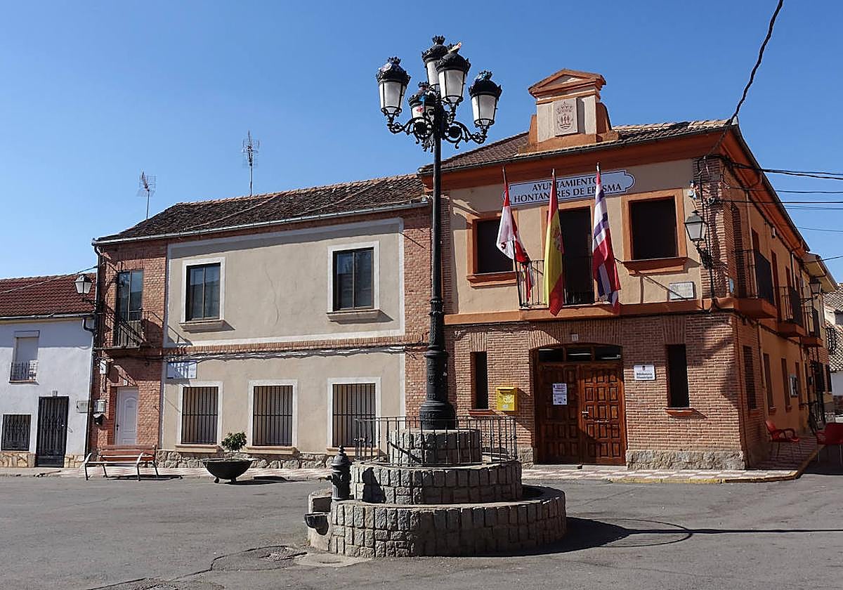 Casa Consistorial de Hontanares de Eresma.