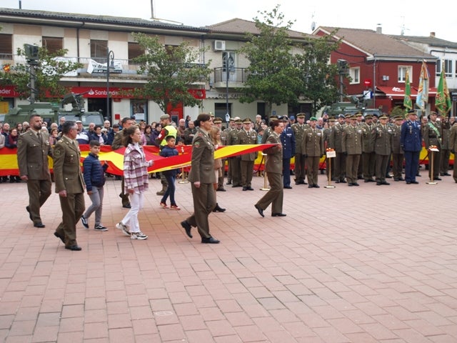 Homenaje a la bandera nacional en Pedrajas de San Esteban