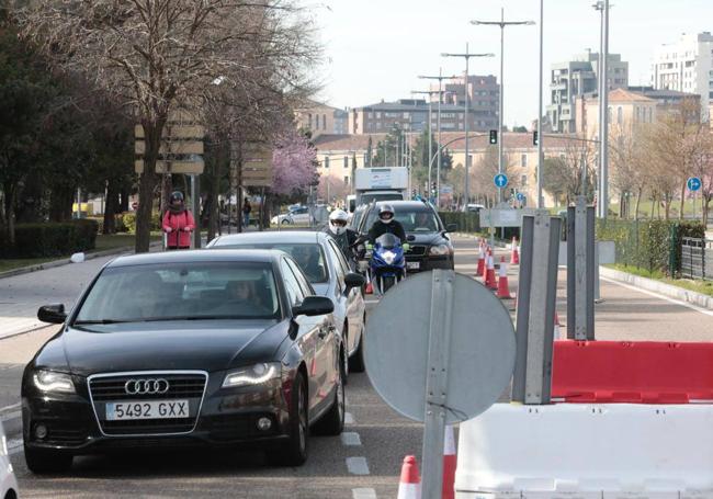 Desvío ante del carril de la avenida de Salamanca.