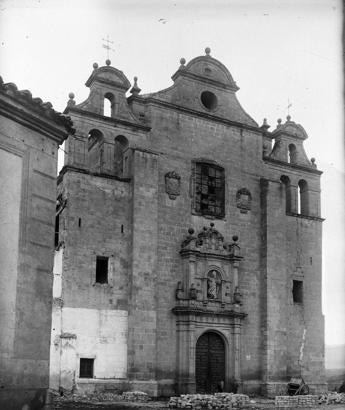 Portada de la iglesia de San Agustín, en el lugar donde hoy se levanta el Policlínico.