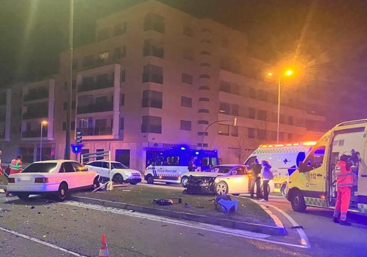 Policía y ambulancia, en el lugar del accidente.