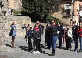Visita guiada, a los pies del Acueducto, el pasado fin de semana.