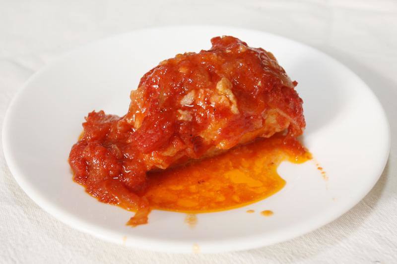 Bacalao con tomate y cebolla