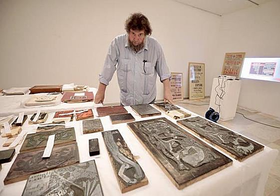 Pedro G. Romero, comisario de la exposición, en el Patio Herreriano.