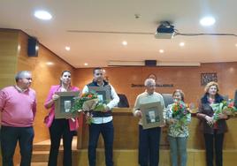 Un momento del homenaje a los alcaldes y a los familiares que acudieron en su representación.