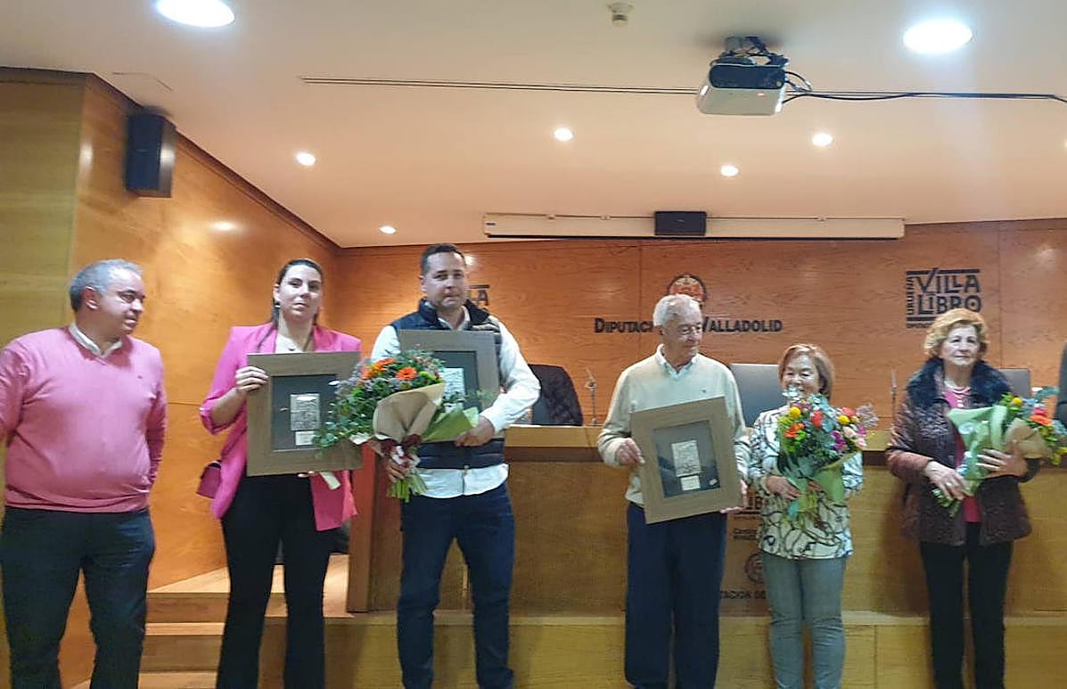 Un momento del homenaje a los alcaldes y a los familiares que acudieron en su representación.