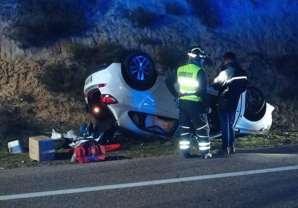 Estado en el que quedó el vehículo tras el vuelco.