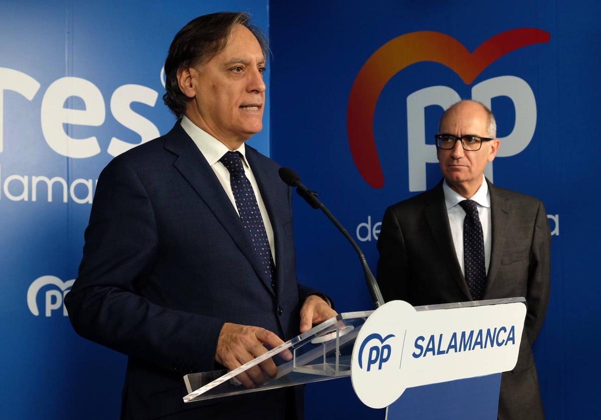 Carlos García Carbayo y Javier Iglesias, en rueda de prensa.