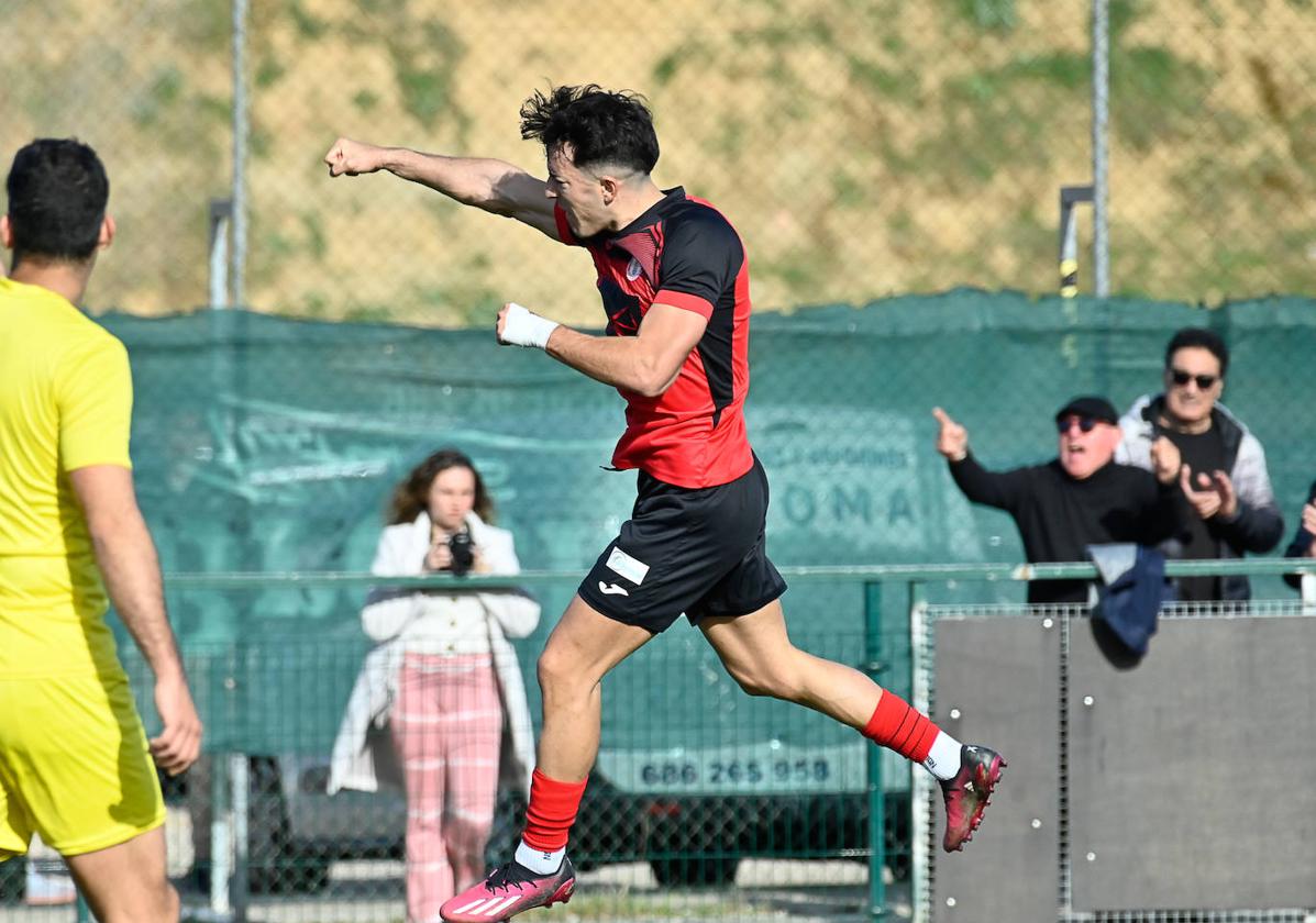 Un jugador de La Cistérniga celebra uno de los goles.