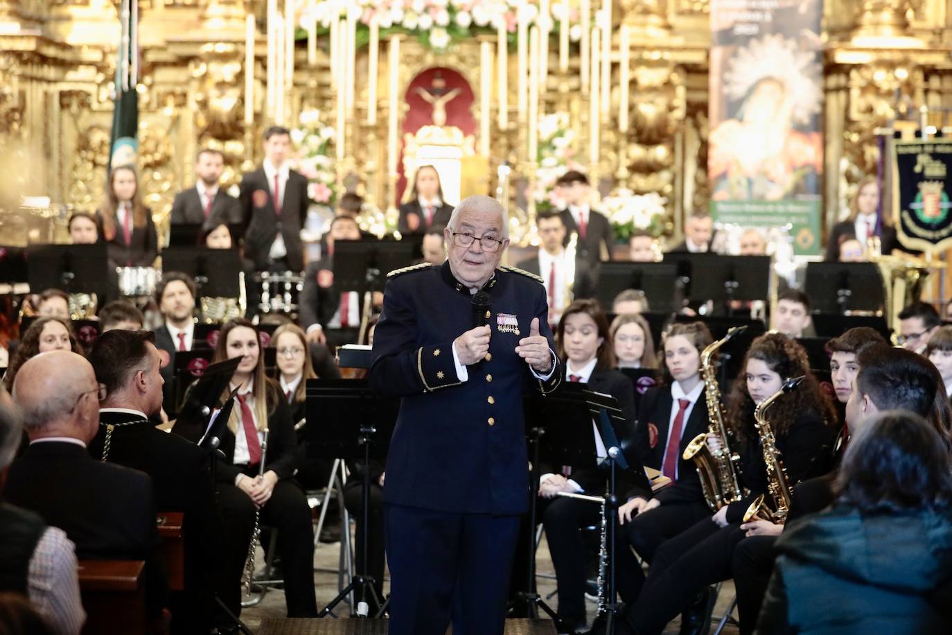 La banda municipal ofrece un concierto en la iglesia de la Vera Cruz