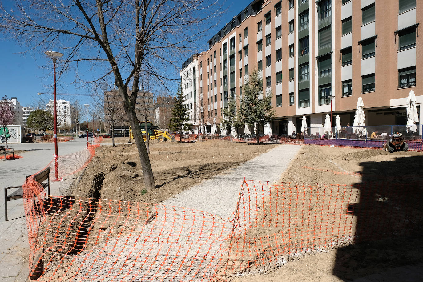 Renovación de los jardines de la plaza.