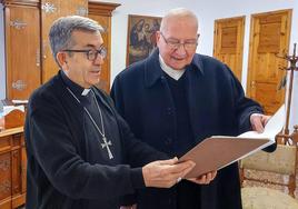 El arzobispo de Valladolid, Luis Argüello (izquierda), junto a José Ángel Mozo.