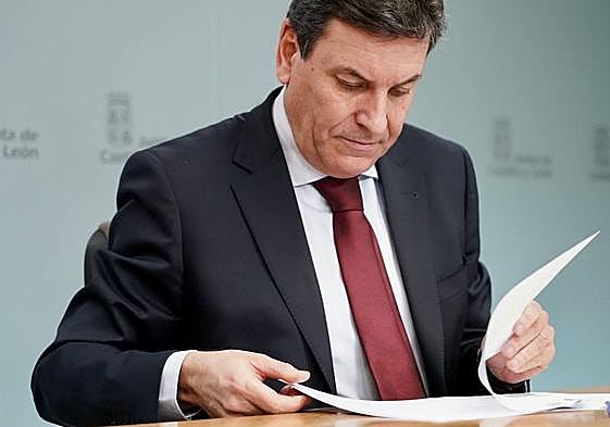 Carlos Fernández Carriedo, consejero de Economía y Hacienda y portavoz, comparece en rueda de prensa tras el Consejo de Gobierno.