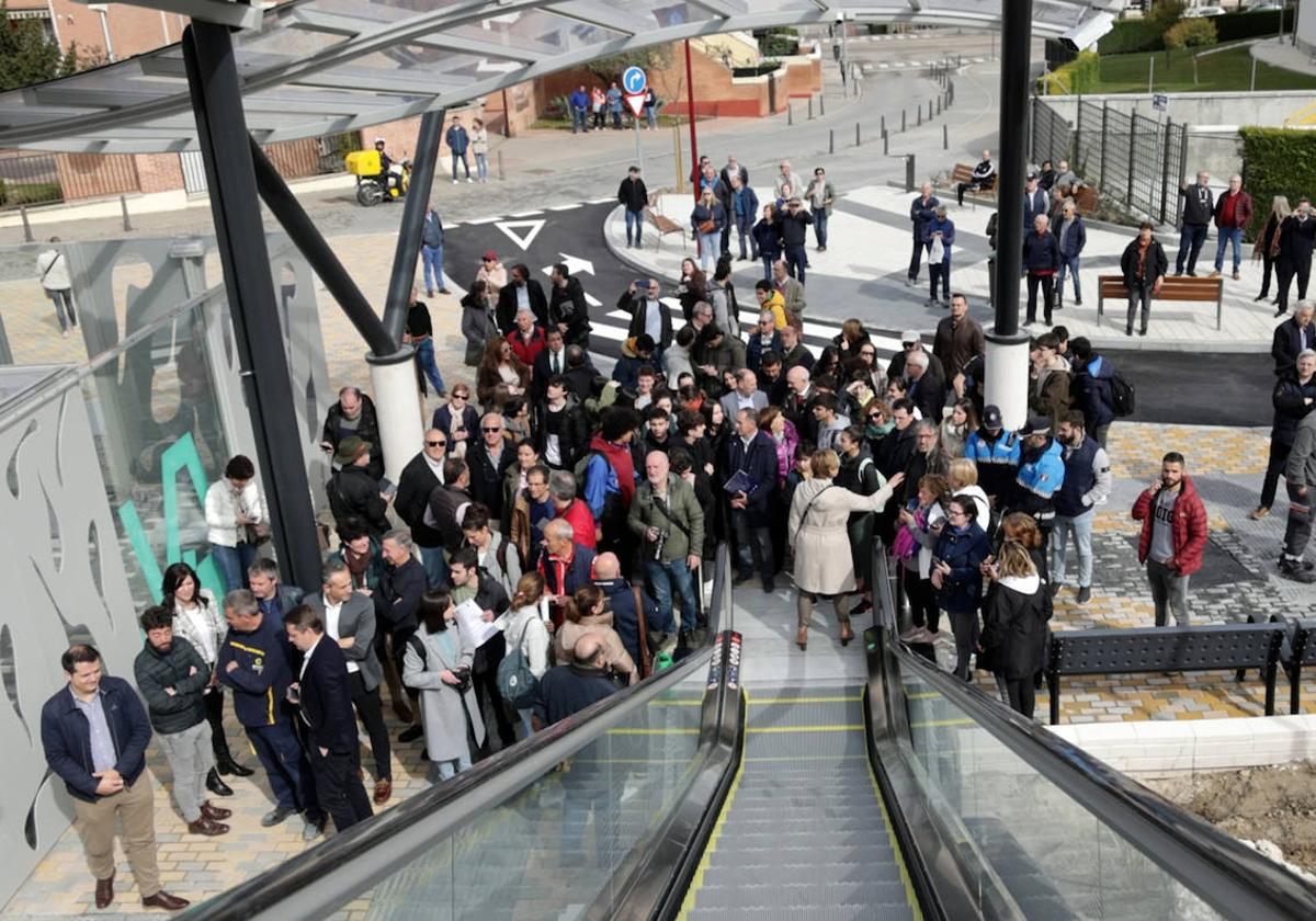 Inauguración de las escaleras mecánicas de Parquesol.