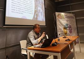 Eduardo Bustillo explica el plan de sostenibilidad, este lunes en una jornada informativa celebrada en Lecrac.