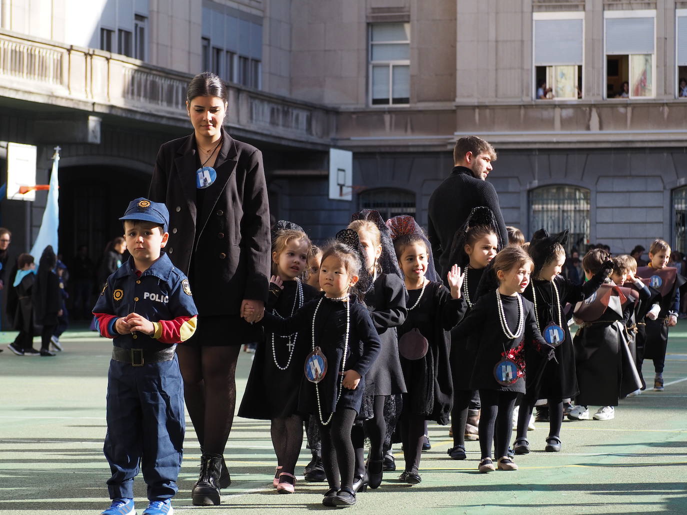 Procesión de Semana Santa del colegio Lourdes