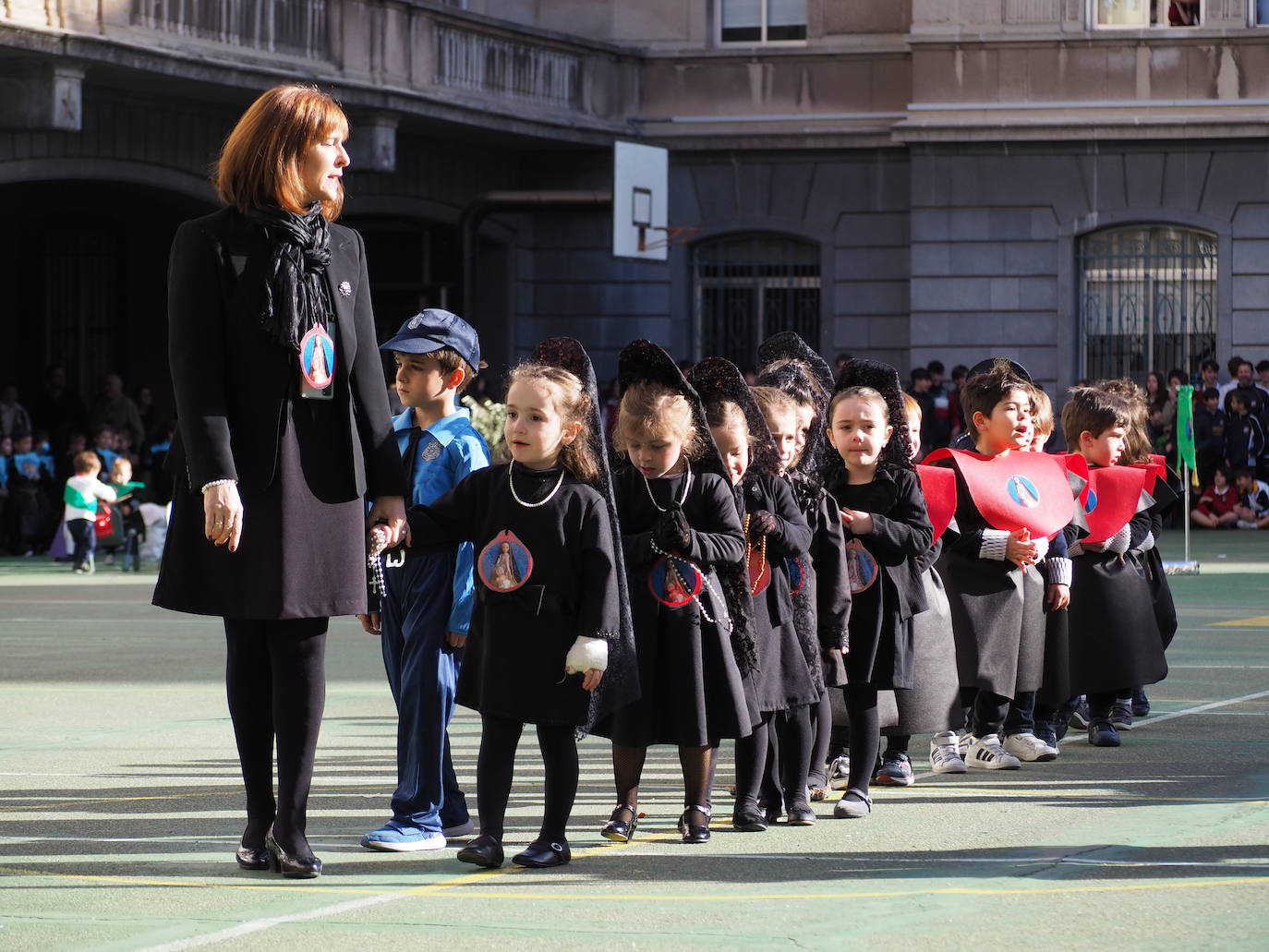 Procesión de Semana Santa del colegio Lourdes