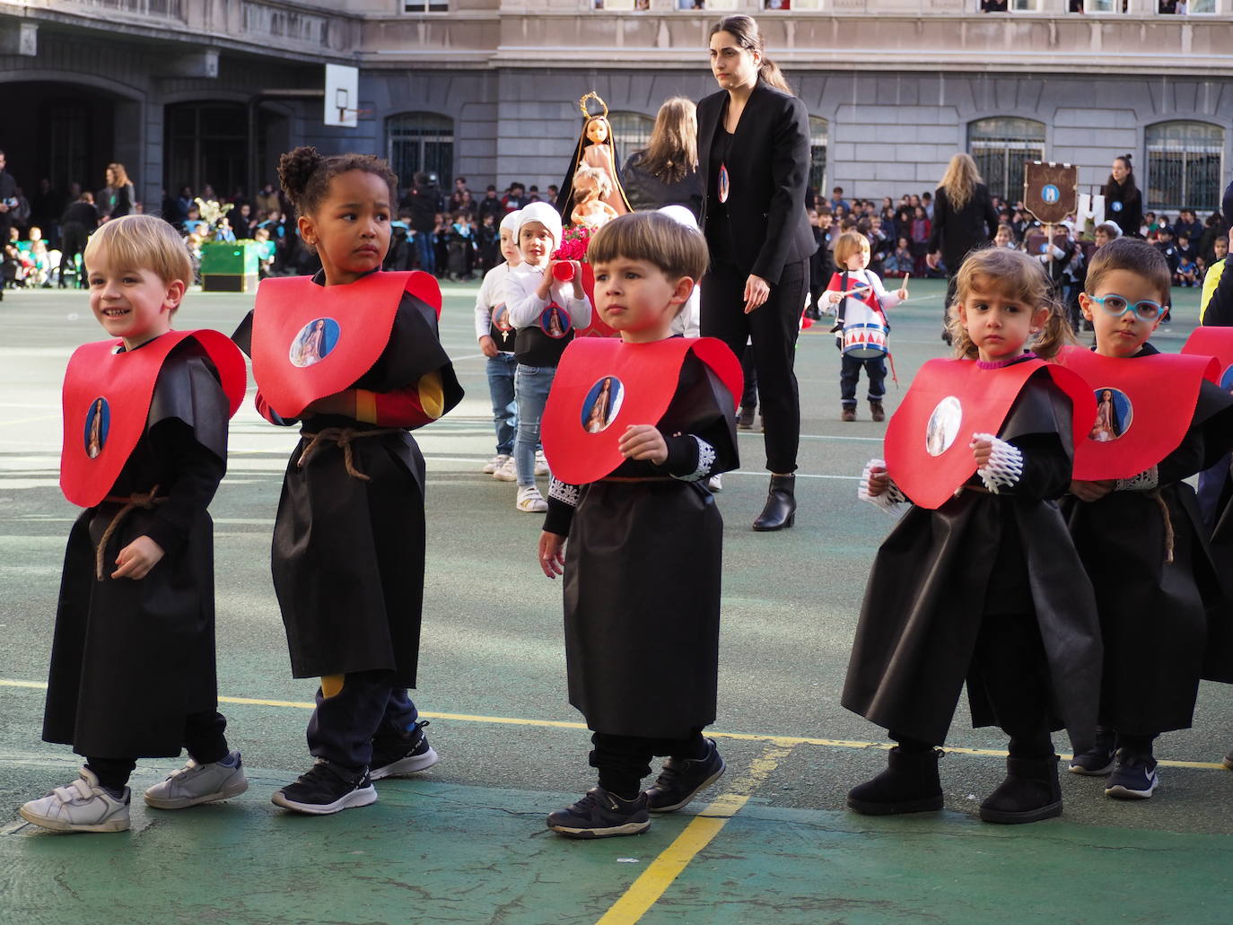 Procesión de Semana Santa del colegio Lourdes
