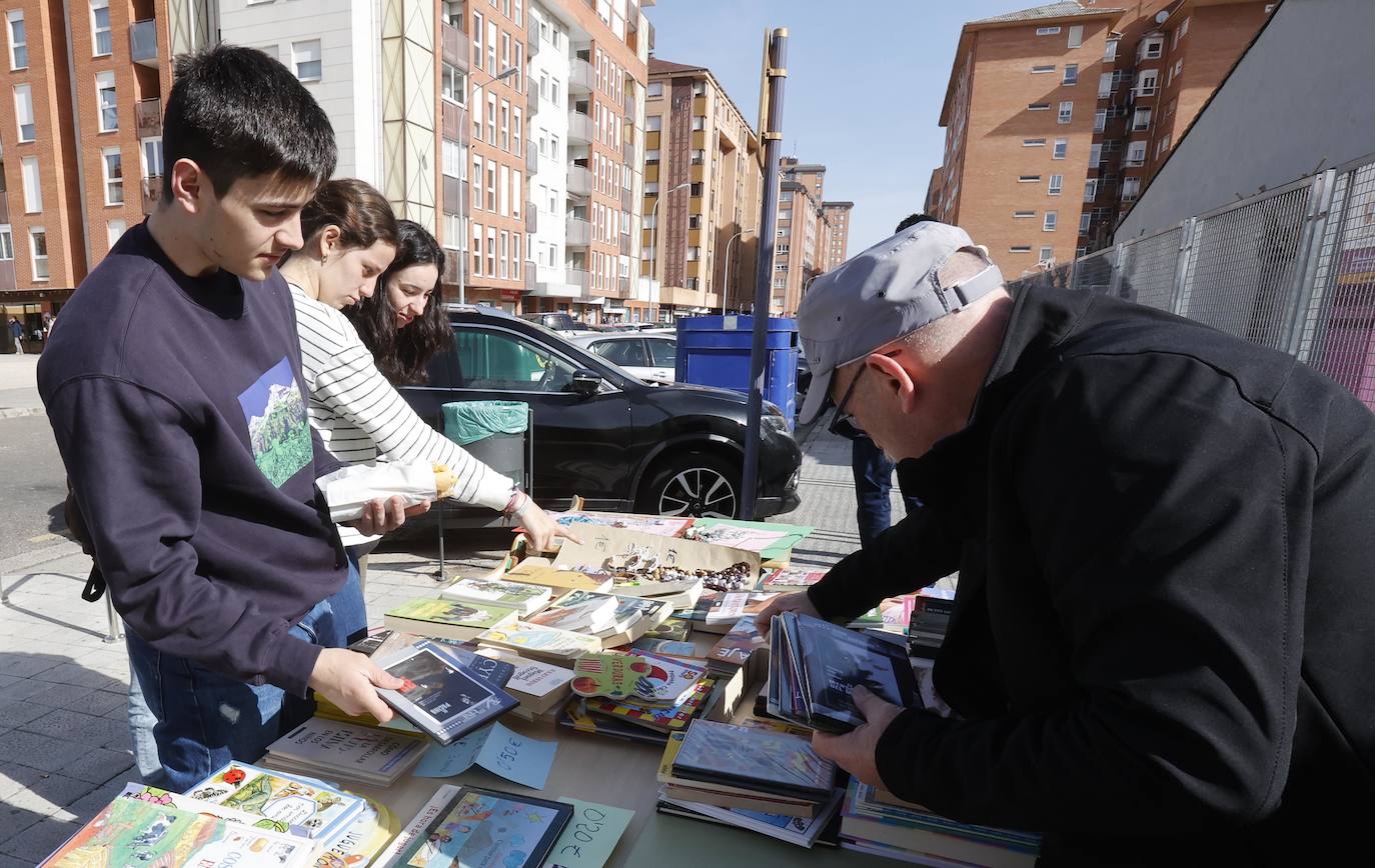 Un mercadillo solidario por Honduras