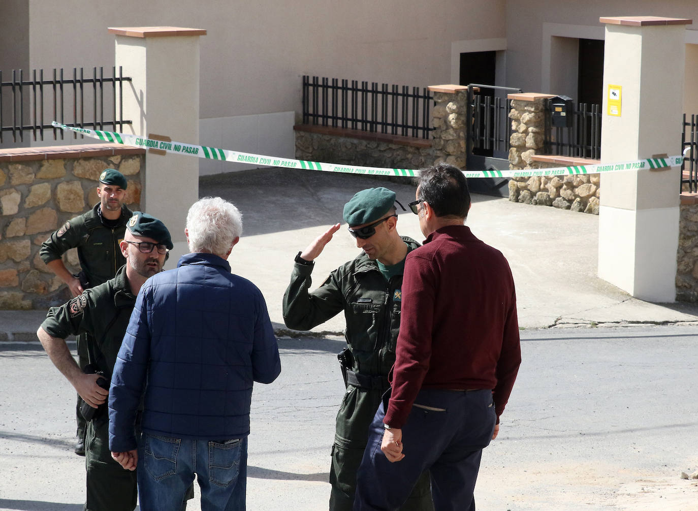 Operativo de la Guardia Civil para esclarecer las muertes en Carbonero de Ahusín