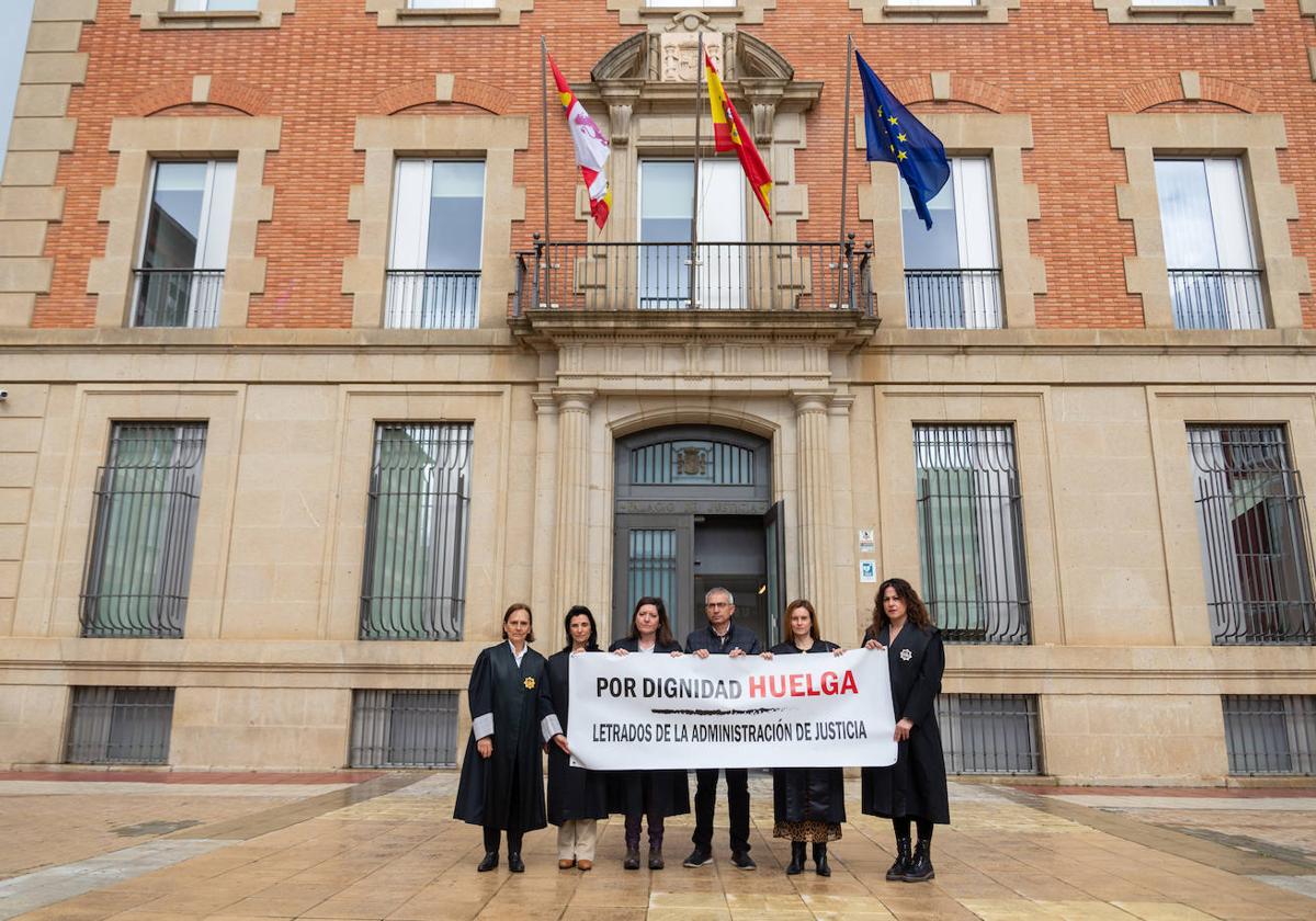 Letrados de Palencia, en una de las concentraciones de protesta.