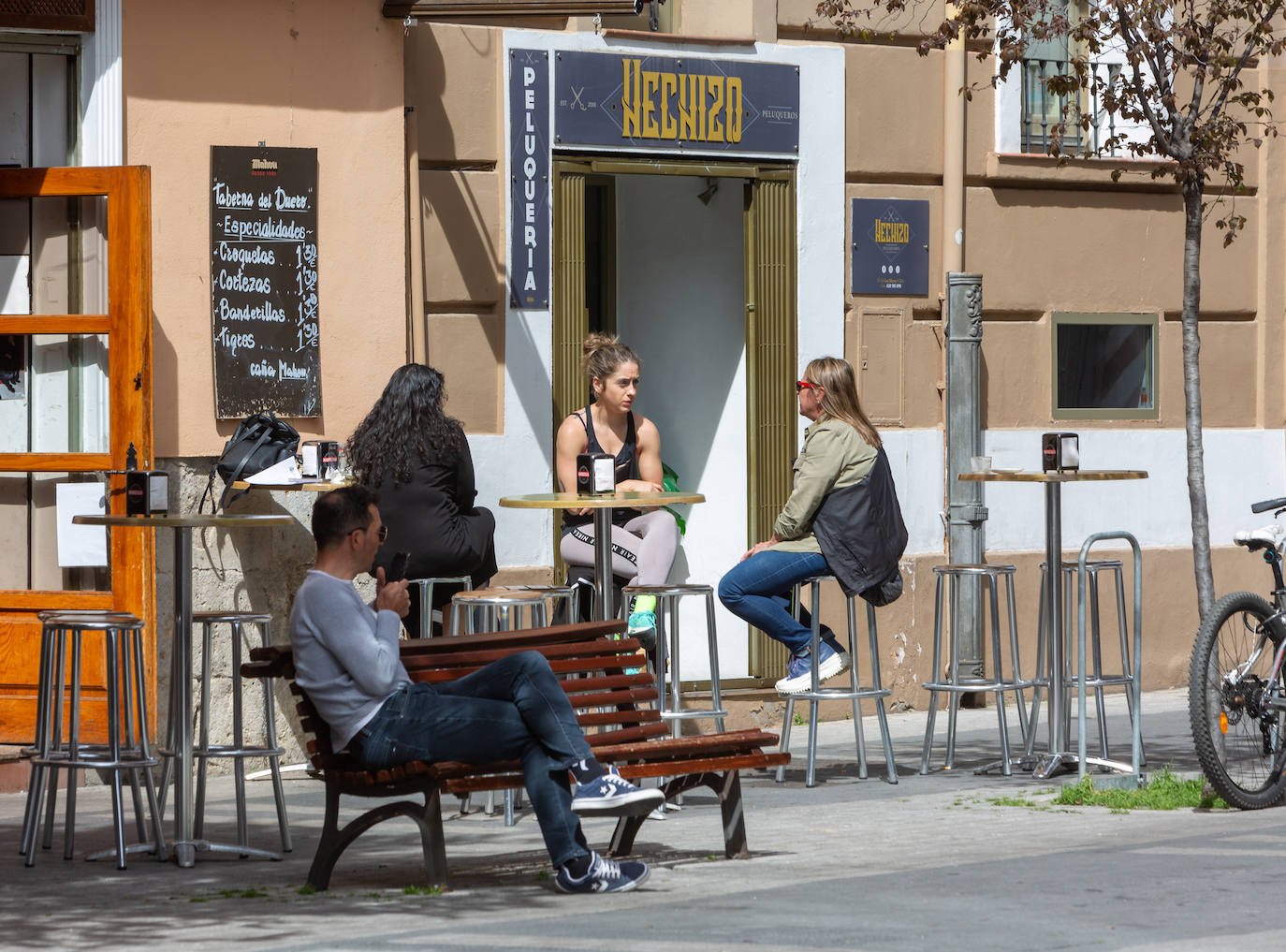 La terreza de un bar del centro de la ciudad.