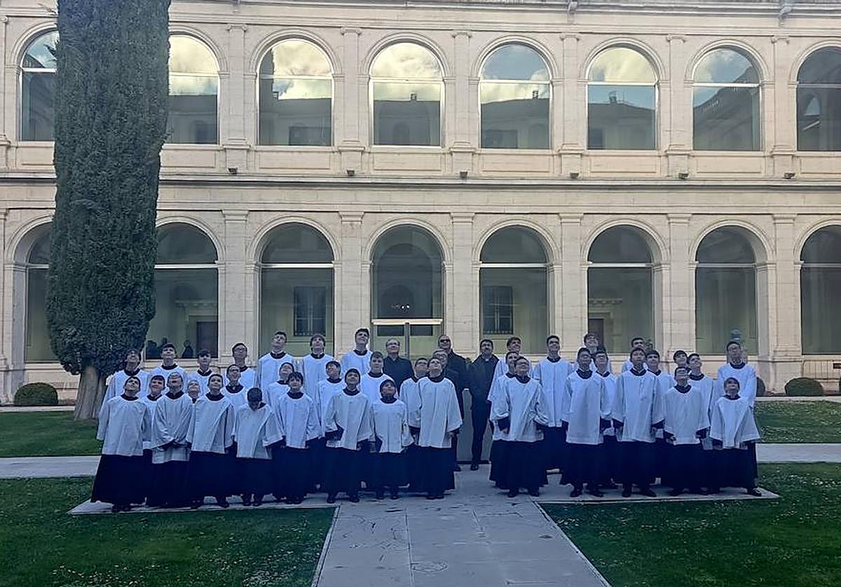 La Escolanía, en uno de los claustros de El Escorial.
