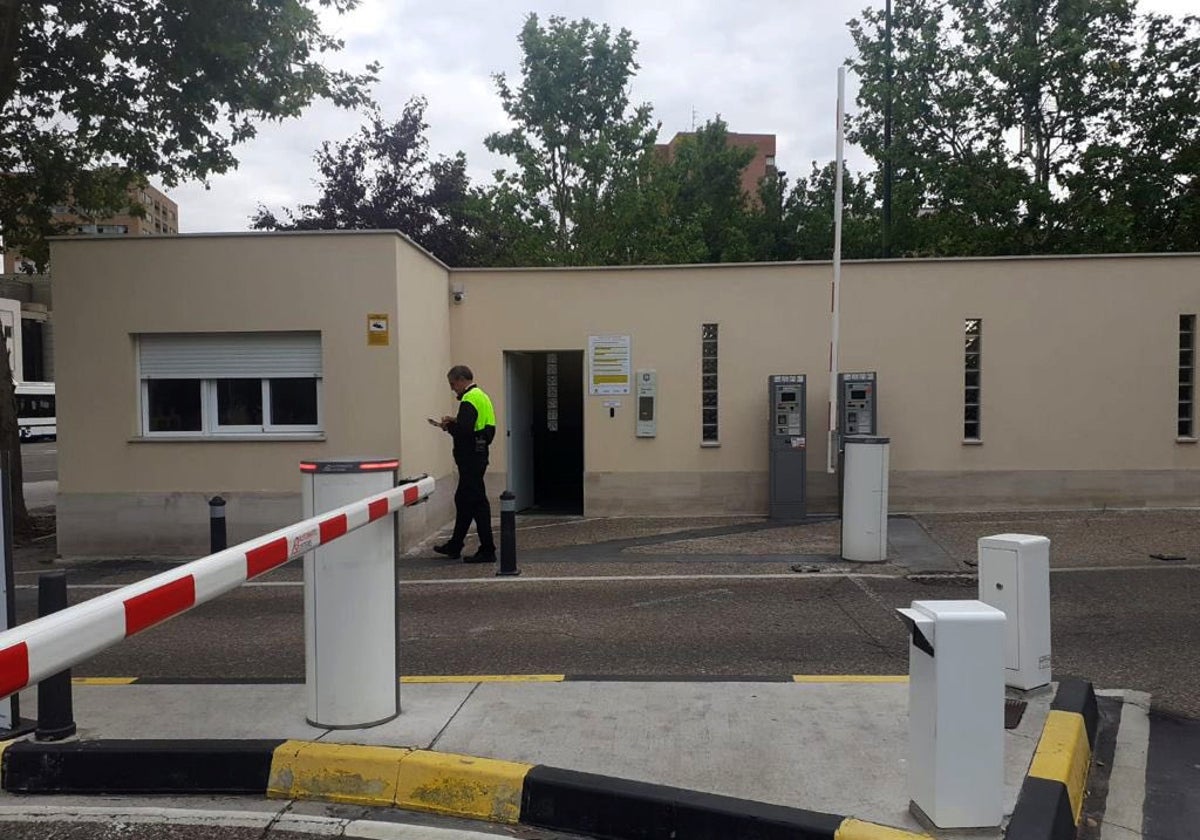 Entrada al aparcamiento disuasorio de la Feria de Muestras.