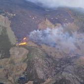 El incendio de Candelario sigue fuera de control