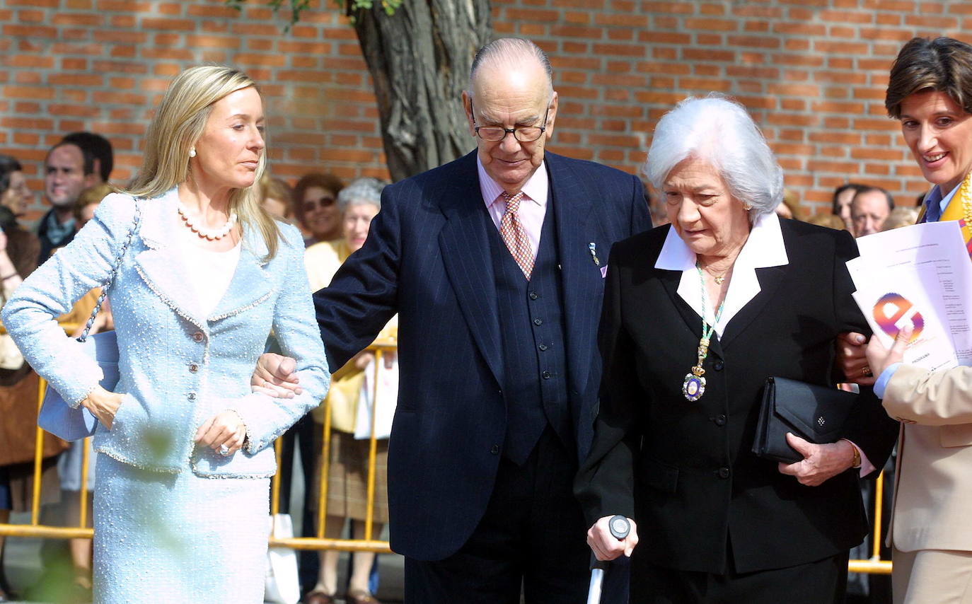 Junto a Marina Castaño y Camilo José Cela, en el segundo Congreso de la Lengua, celebrado en Valladolid.