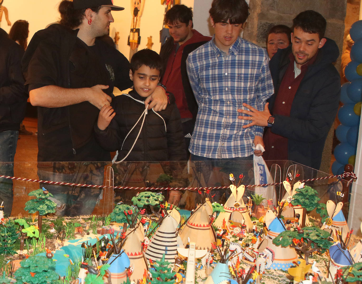 El viejo oeste de Playmobil en una exposición a favor del autismo