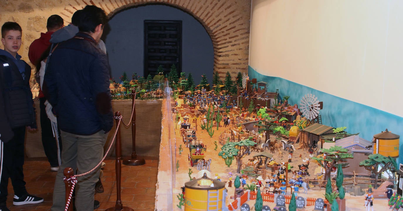 El viejo oeste de Playmobil en una exposición a favor del autismo