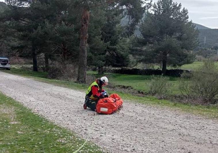 Rescate del ciclista accidentado en San Rafael.