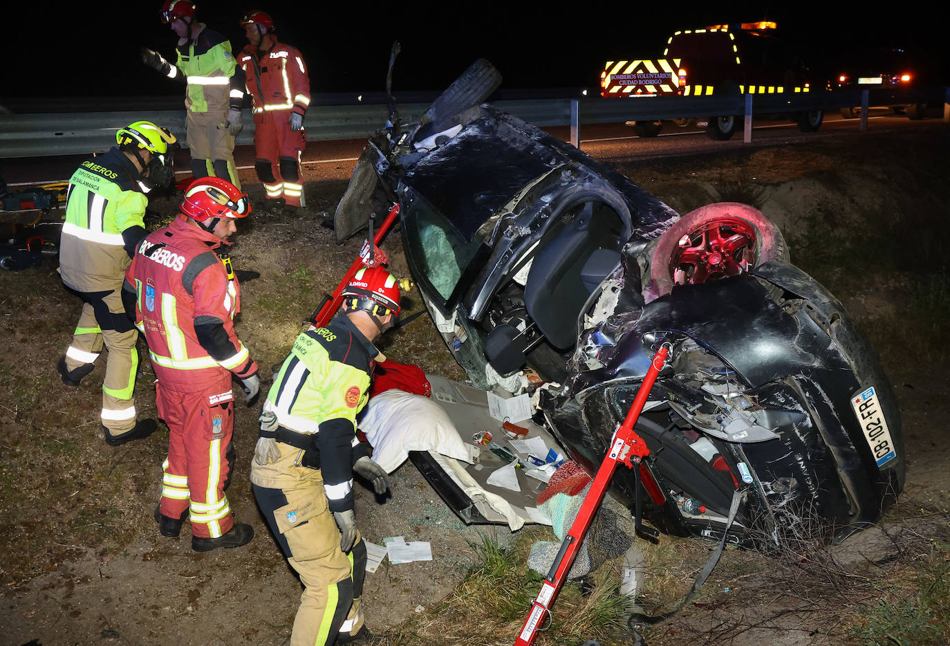 Los Bomberos Rescatan A Un Hombre Atrapado En Su Vehículo En Salamanca ...