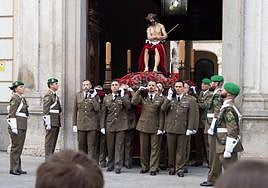 El Cristo de la Misión y el de las Cinco Llagas rezan en Valladolid por los vulnerables