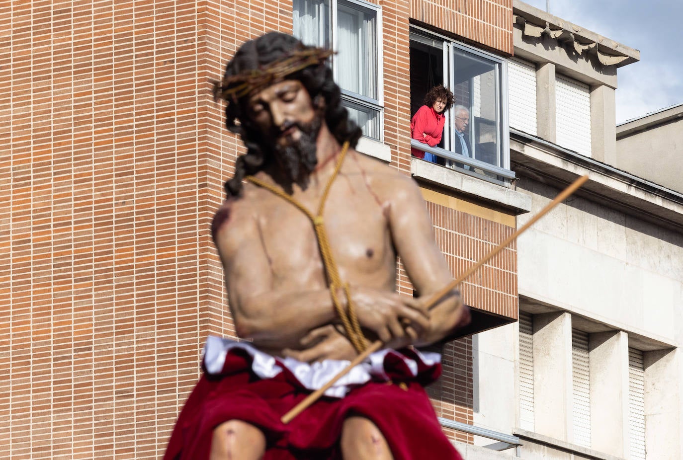 El Cristo de la Misión y el de las Cinco Llagas rezan en Valladolid por los vulnerables