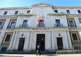 Edificio de la Audiencia de Valladolid en la calle Angusias.