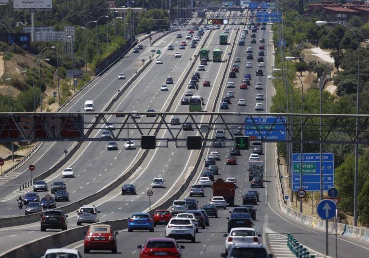 Tráfico en Madrid durante la operación salida en verano