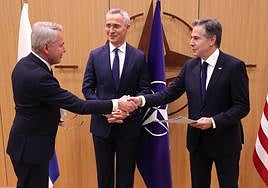 Ceremonia de adhesión de Finlandia a la OTAN en Bruselas, ayer.