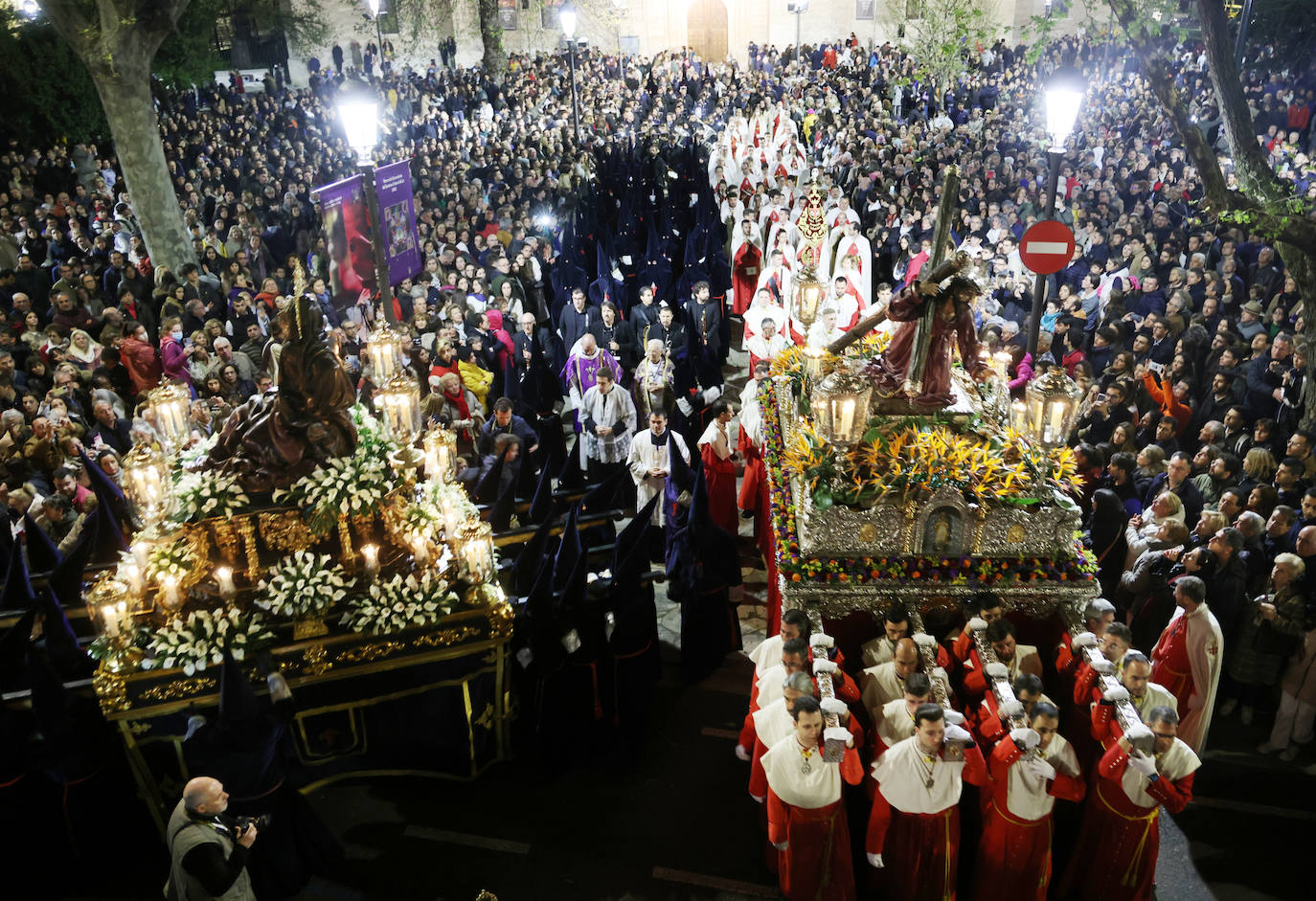 El encuentro desde el punto de vista de la virgen de las Angustias