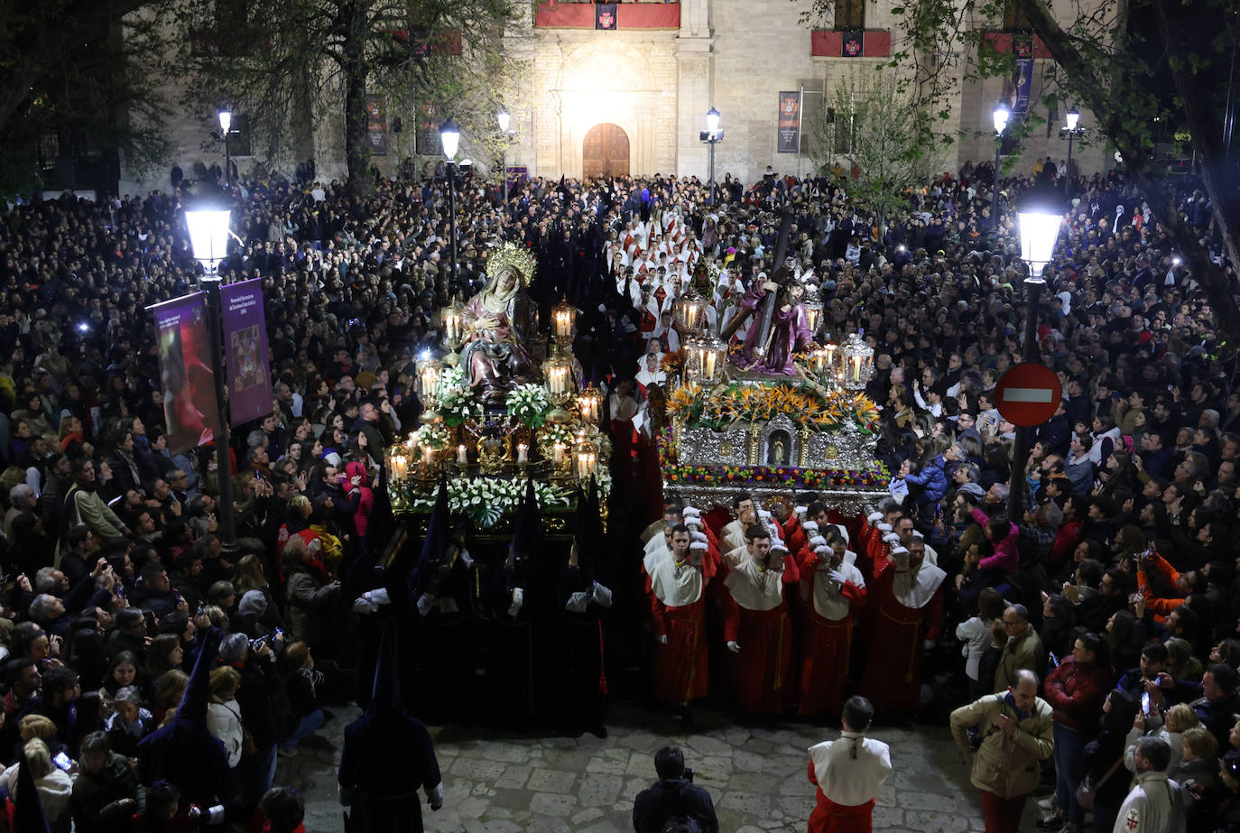 El encuentro desde el punto de vista de la virgen de las Angustias