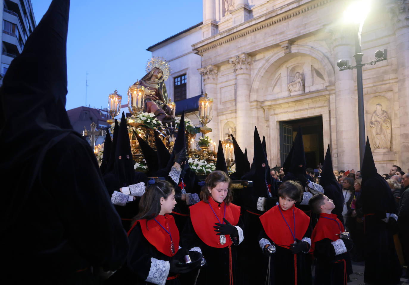 El encuentro desde el punto de vista de la virgen de las Angustias