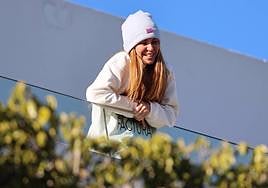 Shakira desde el balcón de la casa que ha sido su residencia estos años.