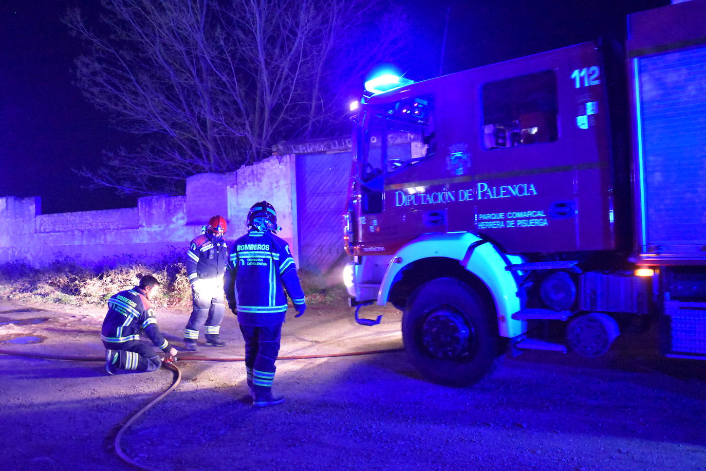 Así ardió la antigua harinera de Fontaneda en Aguilar