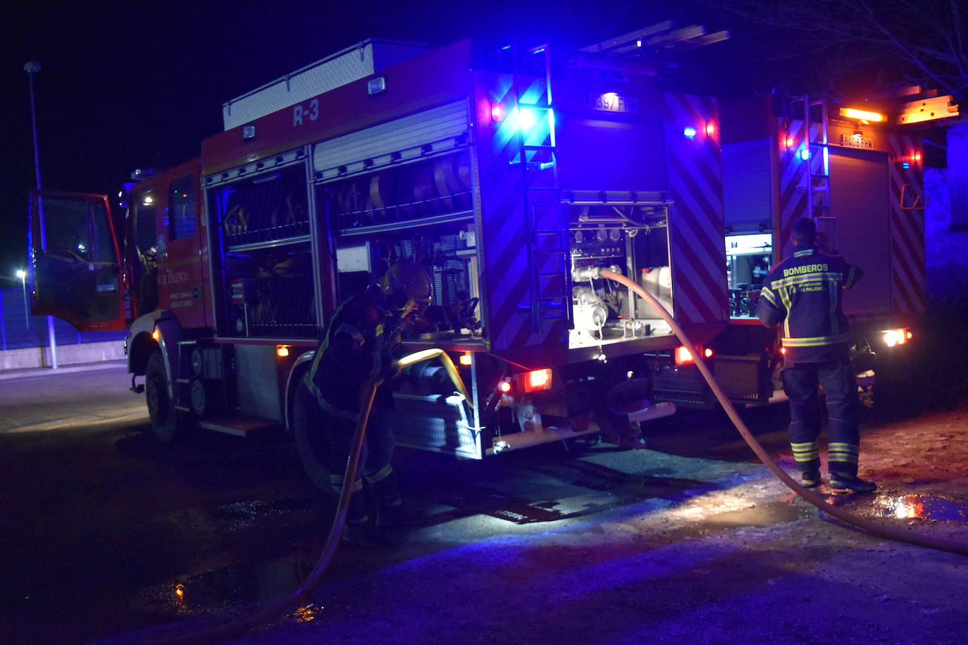 Así ardió la antigua harinera de Fontaneda en Aguilar