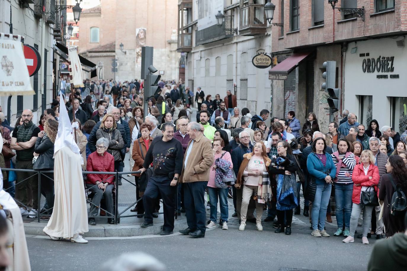 Calles llenas el Jueves Santo en Valladolid