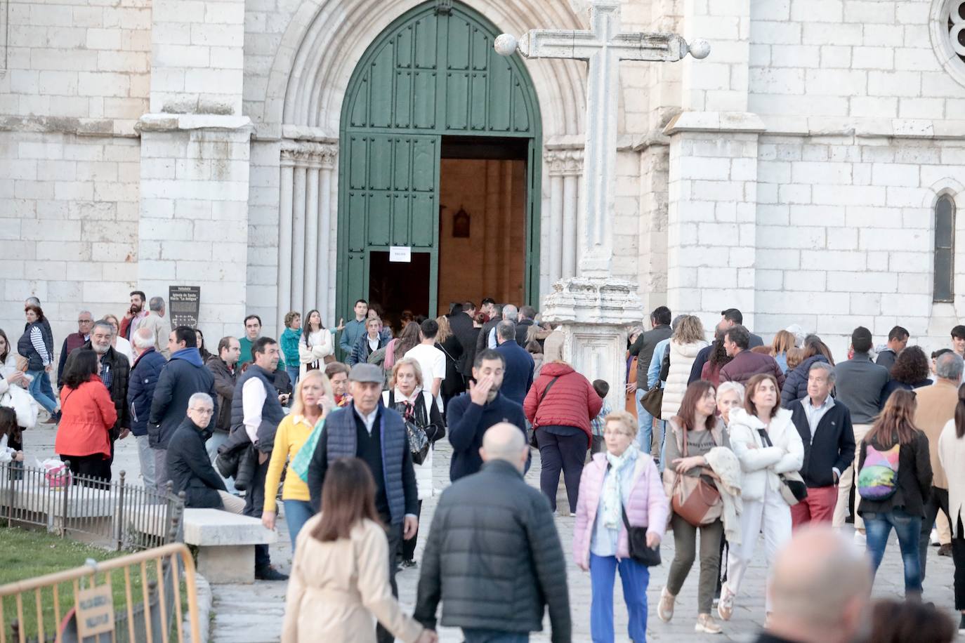 Calles llenas el Jueves Santo en Valladolid