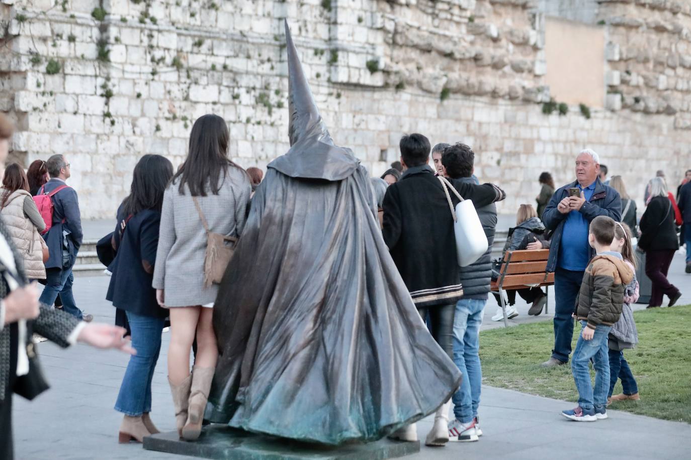 Calles llenas el Jueves Santo en Valladolid